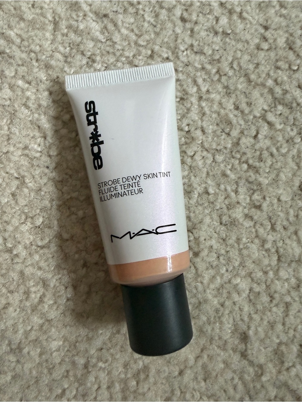 MAC Cosmetics Strobe Dewy Skin Tint - light 3